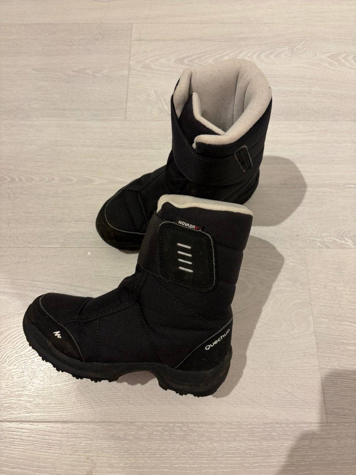 Quechua zwarte winterlaarzen / snowboots voor kids - maat 30, Ophalen of Verzenden, Zo goed als nieuw