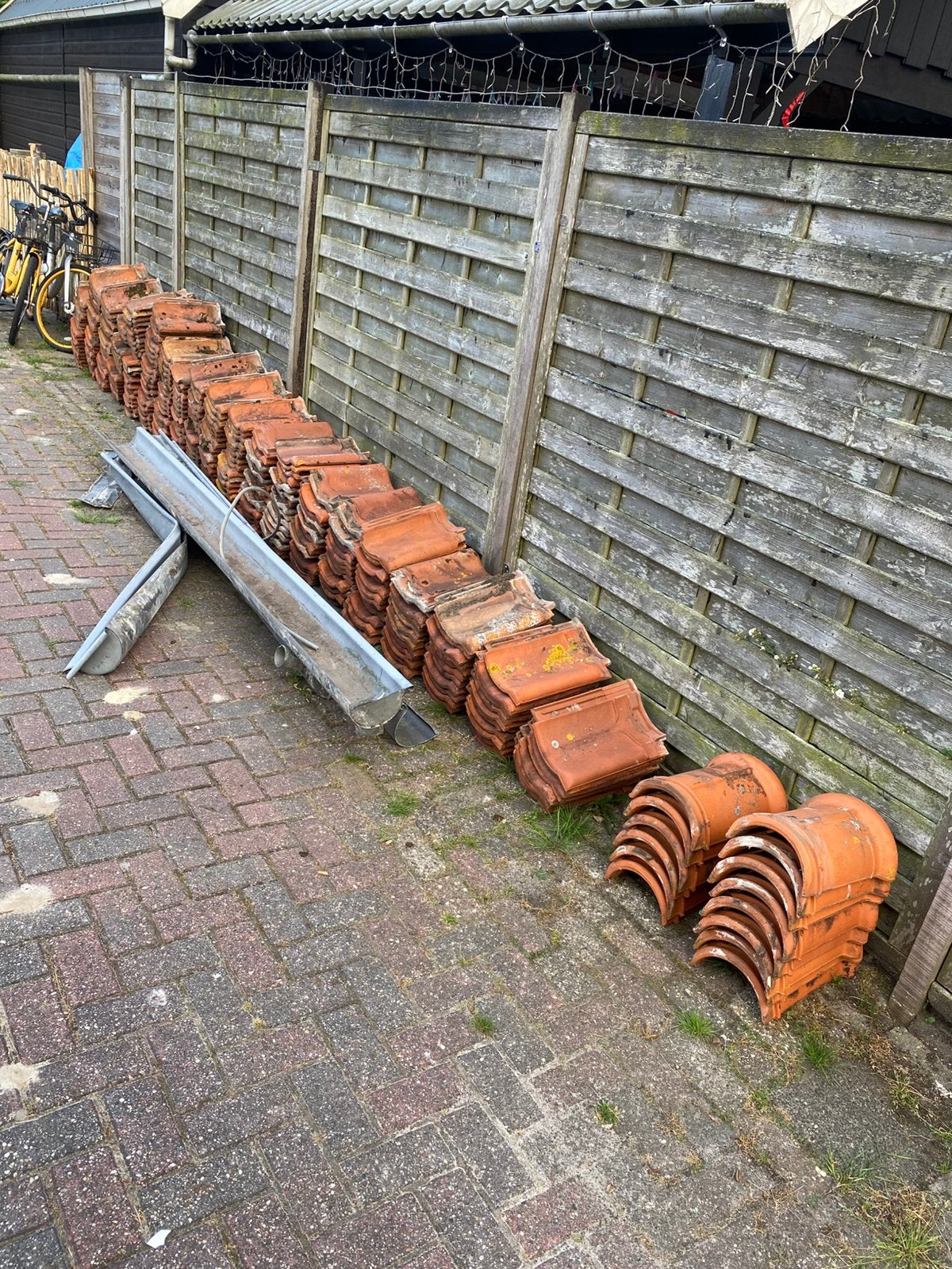 Rode dakpannen en nokvorsten, Ophalen, Gebruikt, Steen of Klei, 15 m² of meer