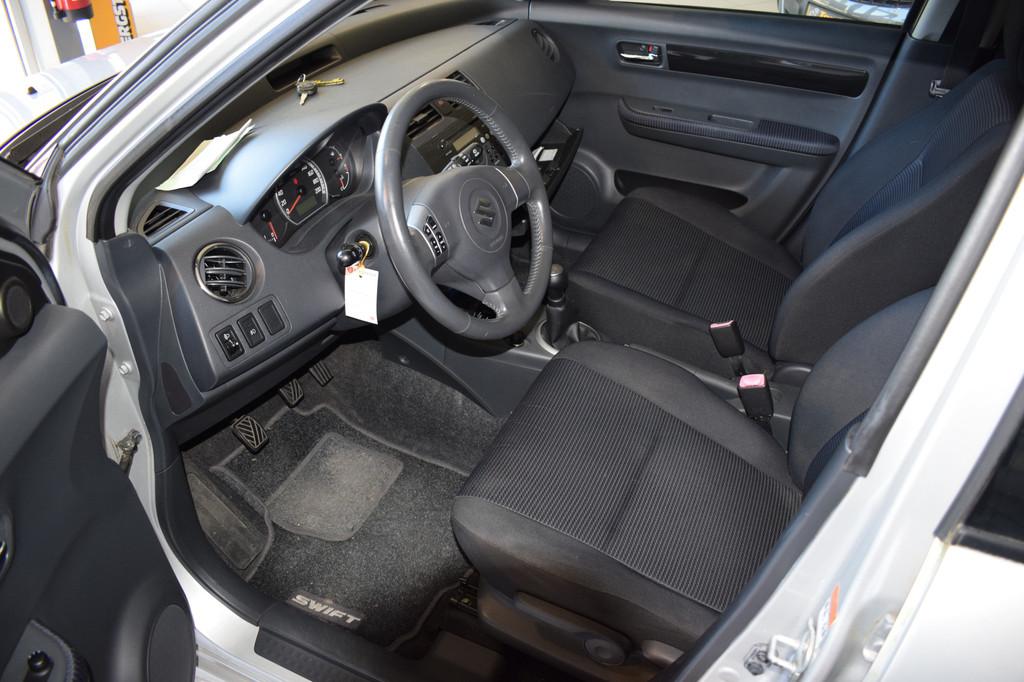 Suzuki Swift 1.3 16V Shogun 72913KM! (bj 2009), Voorwielaandrijving, Stof, Zwart, 400 kg