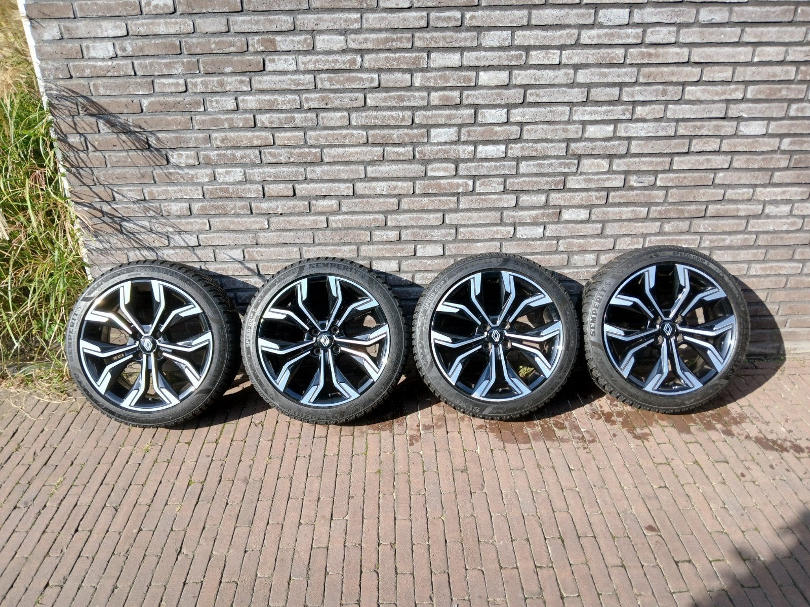 set winterbanden met velgen renault clio v, Auto-onderdelen, Ophalen, Banden en Velgen, 17 inch, 205 mm