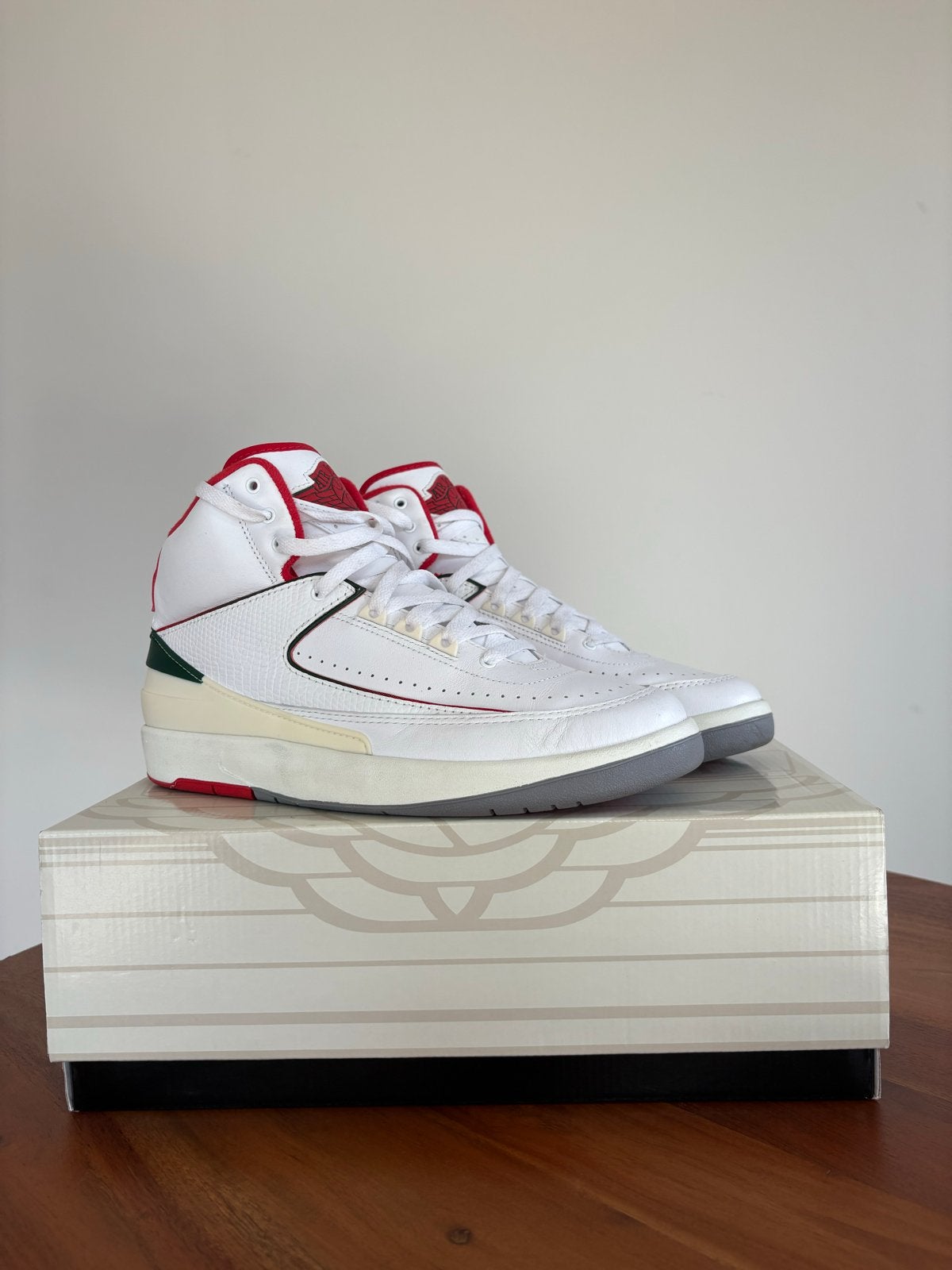 Nike Air Jordan 2 Retro Origins, Wit, Ophalen of Verzenden, Sneakers of Gympen, Zo goed als nieuw