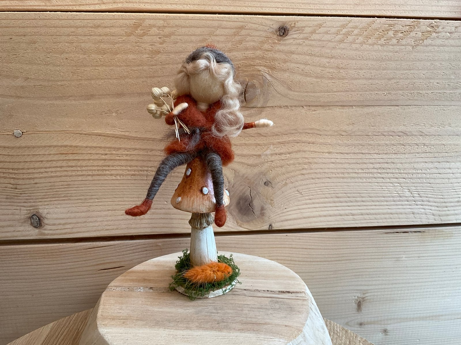 Seizoenstafel herst meisje paddenstoel naaldvilt, Ophalen of Verzenden, Nieuw, Figuurtje(s)