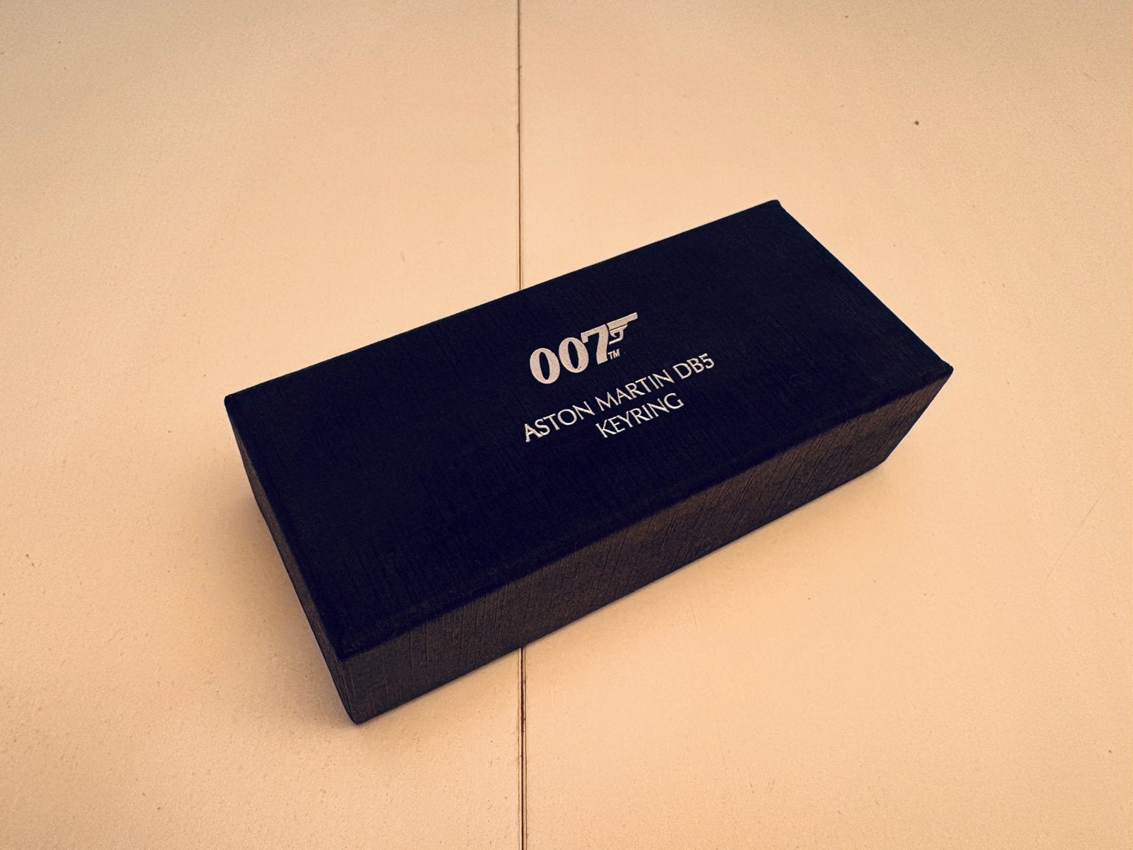 Aston Martin DB5 Sleutelhanger - James Bond 007, Ophalen of Verzenden, Nieuw, Transport