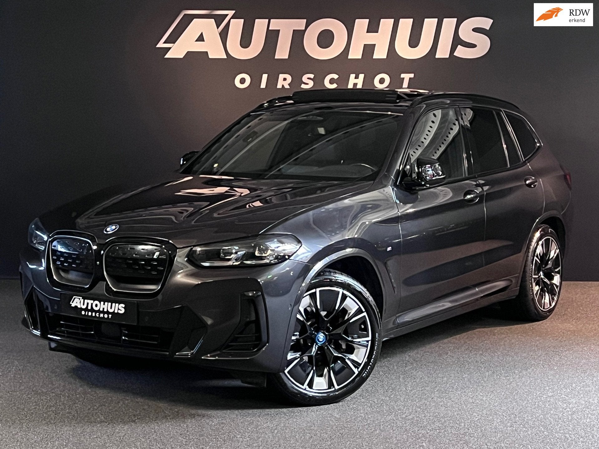 BMW IX3 High Executive 80 kWh Edition M Pano/Stuurverwarming, Dealer onderhouden, Achterwielaandrijving, Gebruikt, Zwart