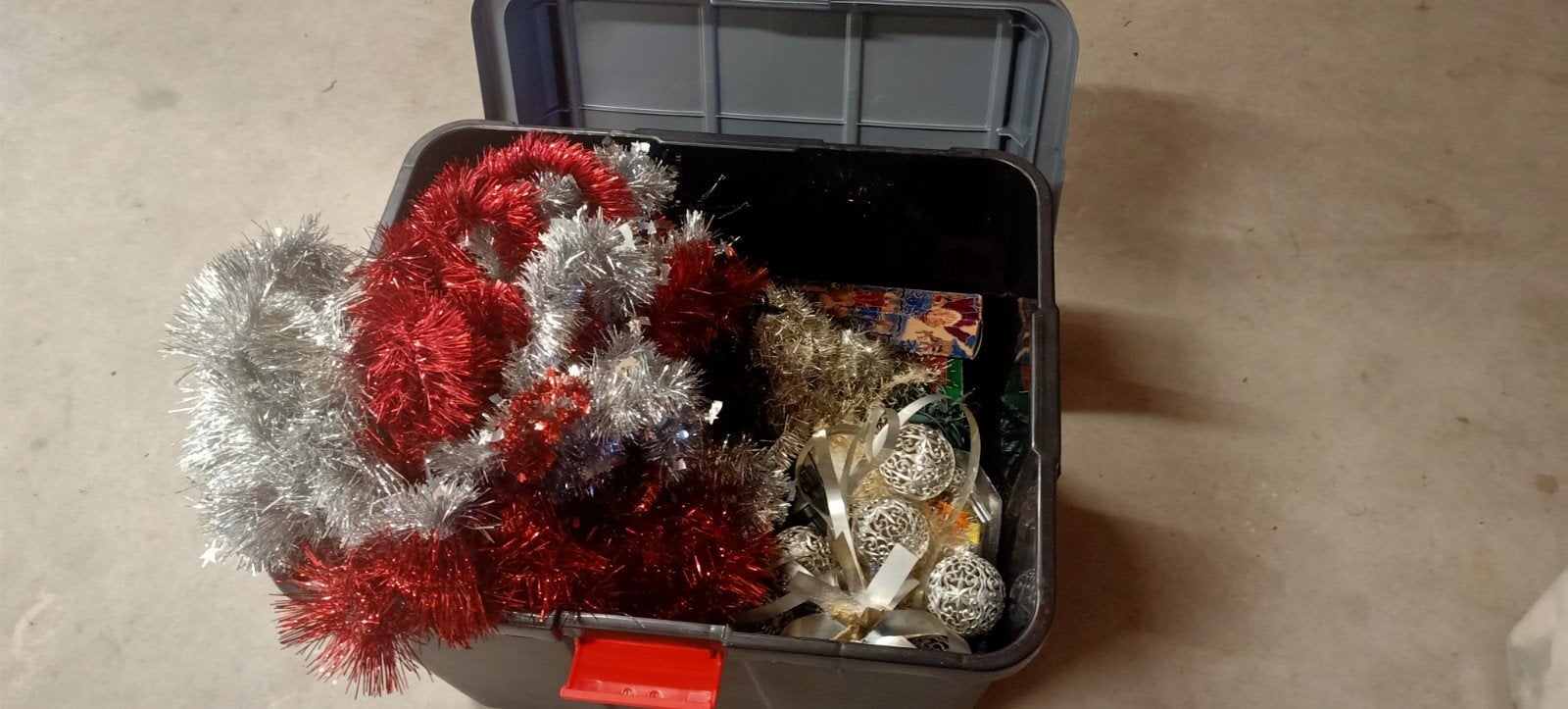 kerstboom en antieke kerstballen, Ophalen, Gebruikt