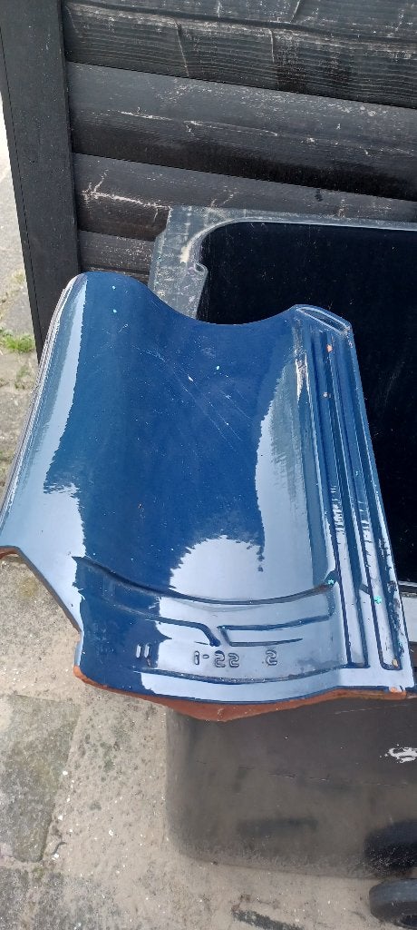 Mooi en uniek blauw dakpannen glans te koop., Ophalen, Steen of Klei, Blauw, Zo goed als nieuw