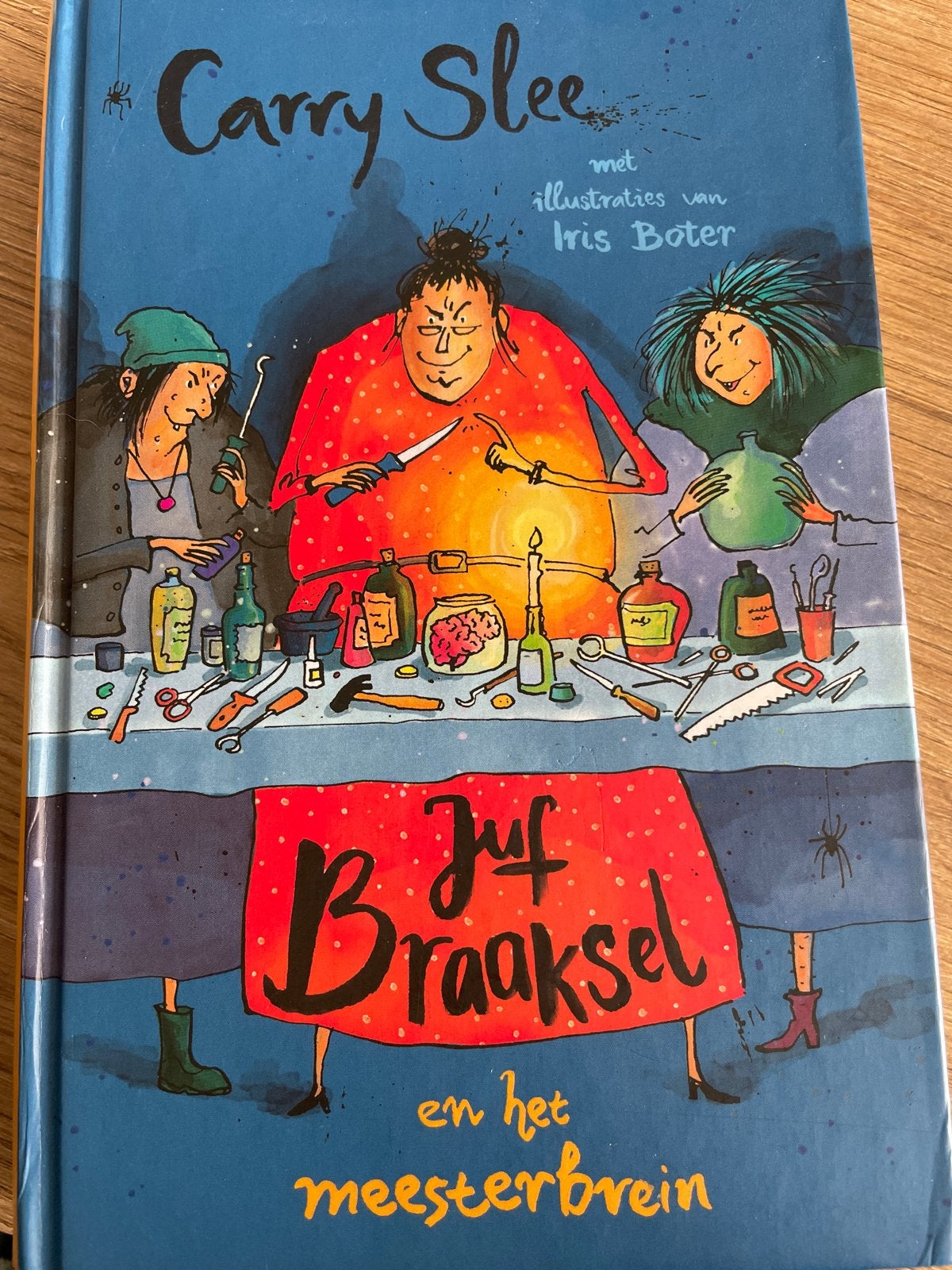 Juf Braaksel en het meesterbrein - Carry Slee, Ophalen, Zo goed als nieuw, Fictie algemeen