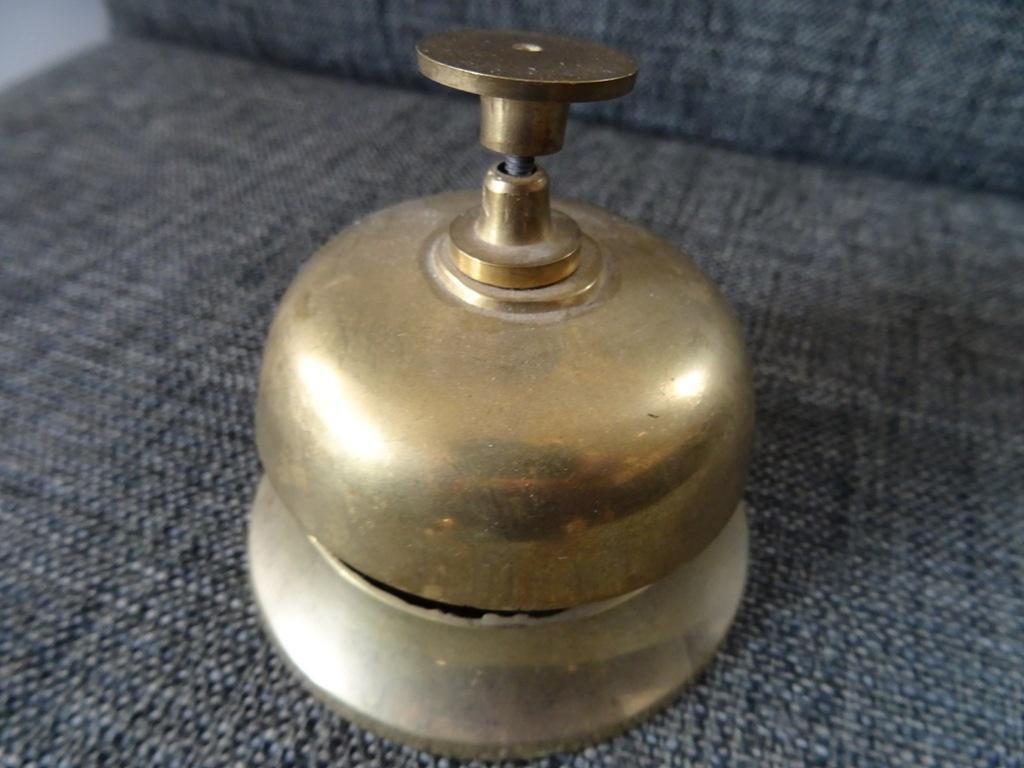 Curiosa vintage koperen hotelbel winkelbel toonbankbel 1960, Ophalen of Verzenden
