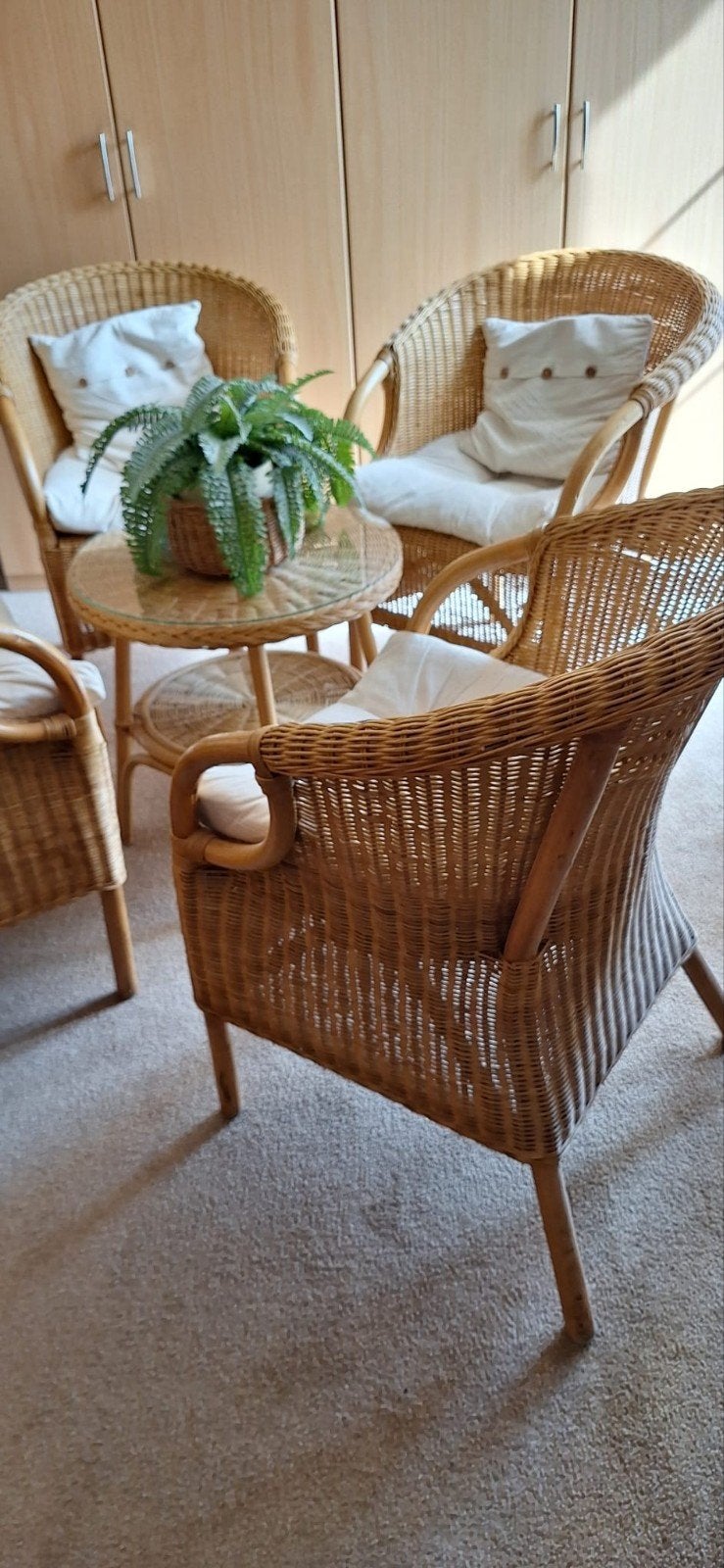 Rotan stoelen en bijzettafel set, Huis en Inrichting, Stoelen, Ophalen, Riet of Rotan, Zo goed als nieuw, Vier