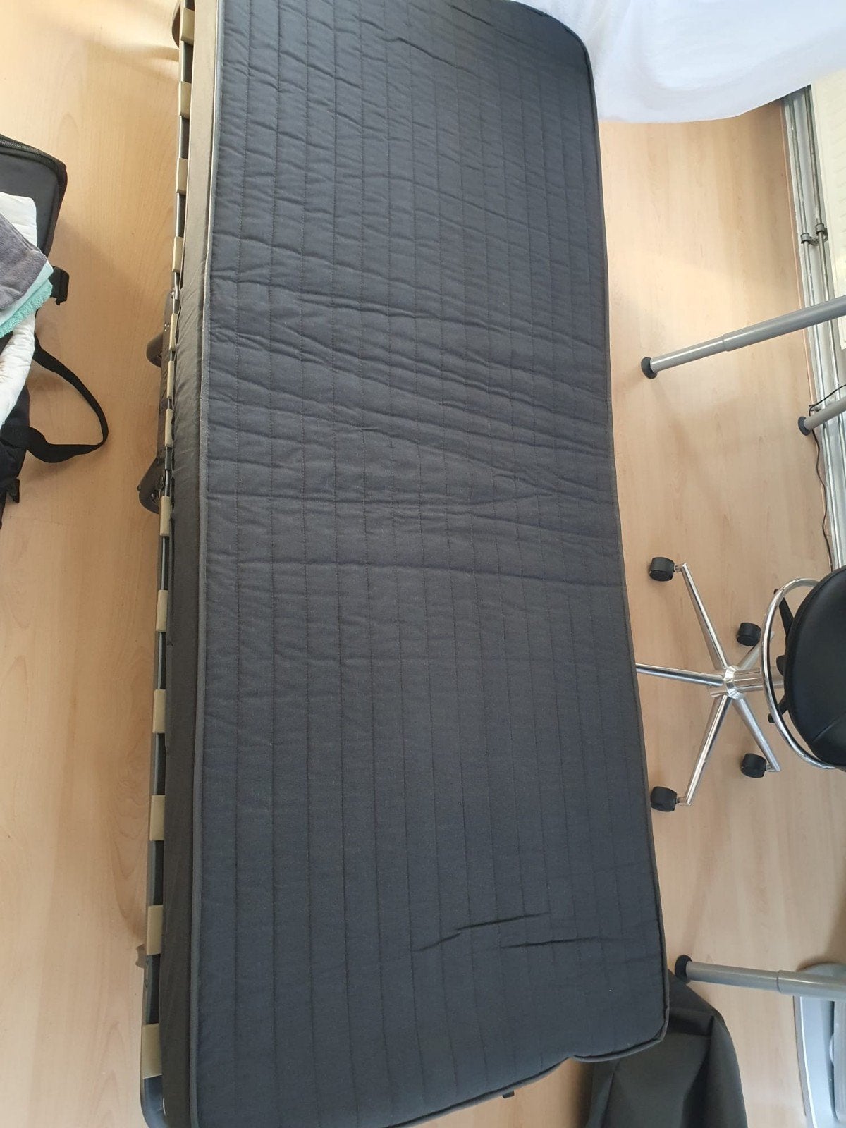 mooi opklap bed, Ophalen, Zo goed als nieuw, Eenpersoons