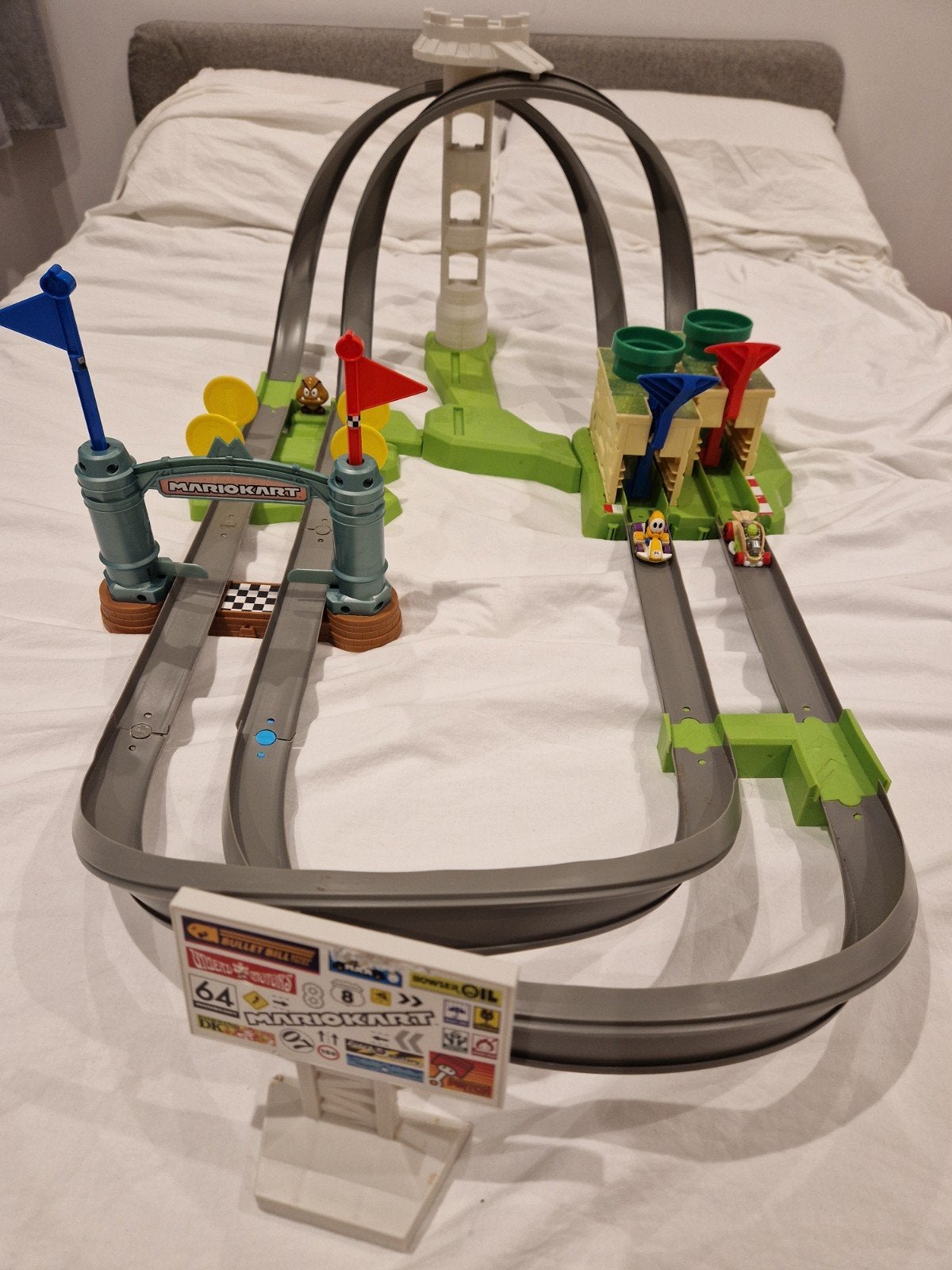 Hot Wheels Mario Kart LITE Racebaan met 2 auto's, Racebaan, Ophalen of Verzenden, Zo goed als nieuw, Hot Wheels