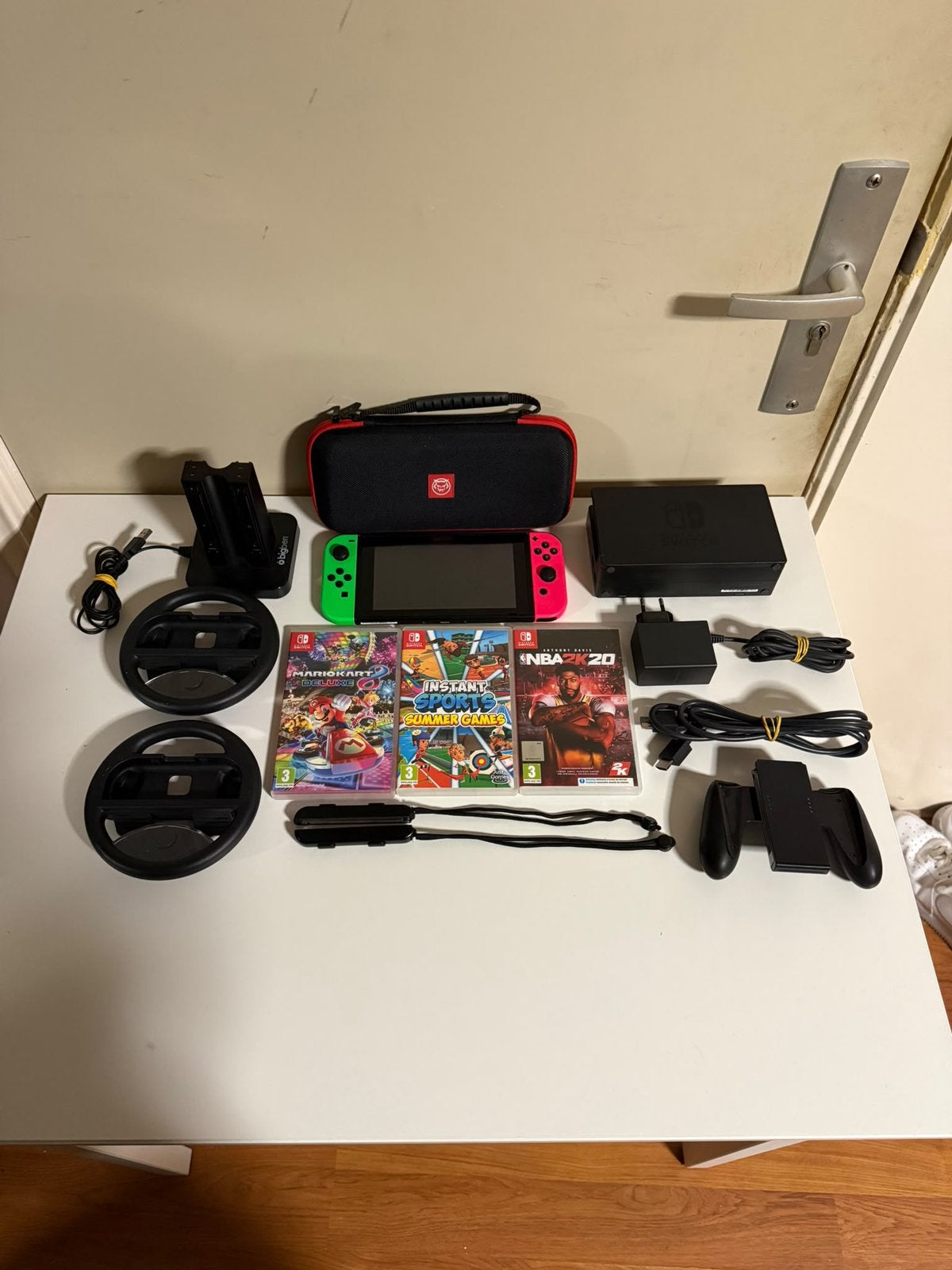Nintendo Switch + Mario Kart 8 Deluxe & Accessoires, Racen en Vliegen, Ophalen of Verzenden, Zo goed als nieuw, 3 spelers of meer