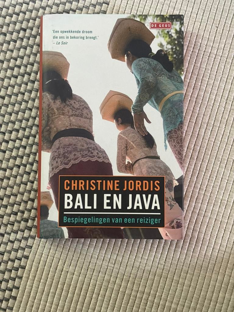 Bali en Java - Christine Jordis (Reisverslag), Boeken, Reisgidsen, Ophalen of Verzenden, Reisgids of -boek, Azië, Gelezen