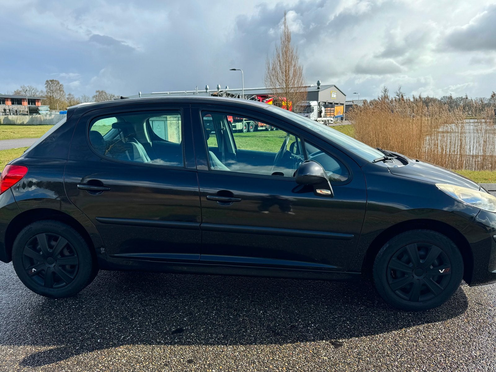 Peugeot 207 1.4 VTI 16V 5DRS 2008 Zwart, km 186200, Auto's, Voorwielaandrijving, 1153 kg, Zwart, Origineel Nederlands