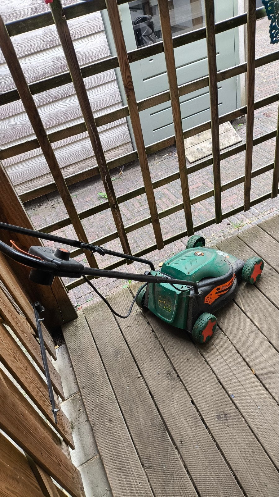 Black & Decker elektrische grasmaaier 30cm maaibreedte, Ophalen, Cirkelmaaier, Gebruikt, Elektrische grasmaaier