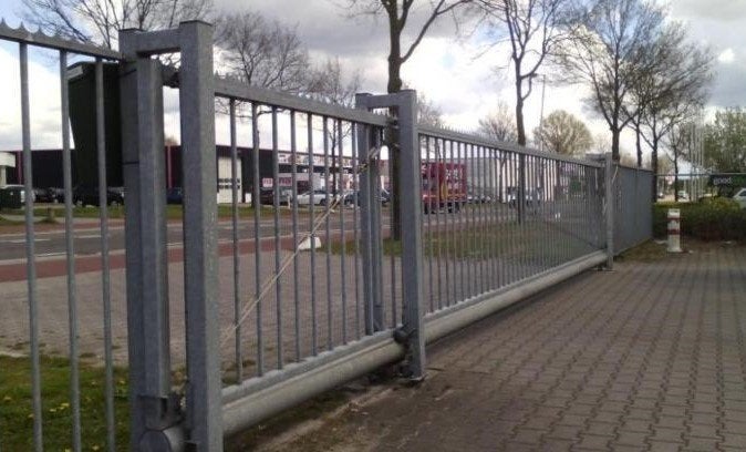 schuifpoort schuifhek 9 mtr. lang, 6,5 mtr. doorgang, Ophalen, Staal, Schuifpoort, Zo goed als nieuw
