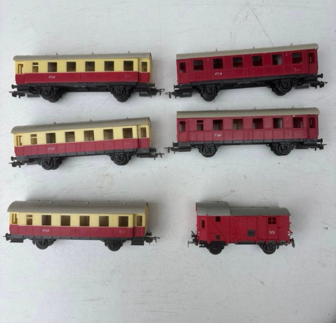 Piko locomotief en 5 rijwagons, Gebruikt, Gelijkstroom, Locomotief, Piko