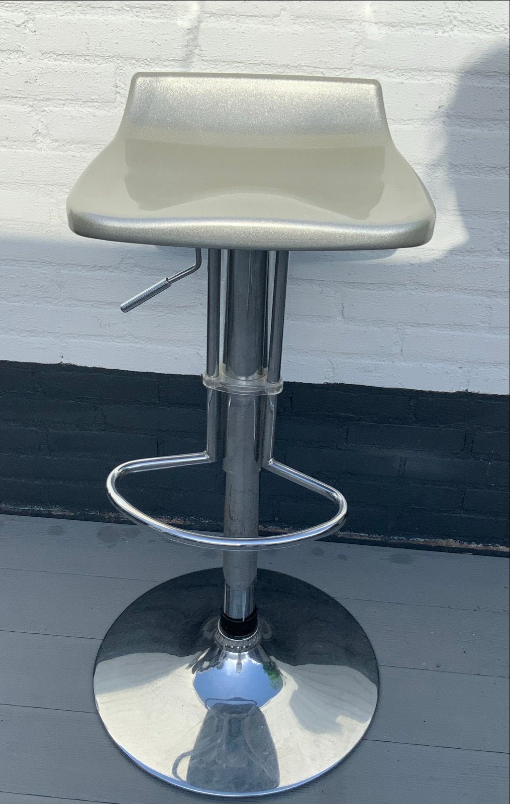 Zilver metallic barkruk, in hoogte verstelbaar (60-80cm), Ophalen, Gebruikt, In hoogte verstelbaar, 60 tot 90 cm