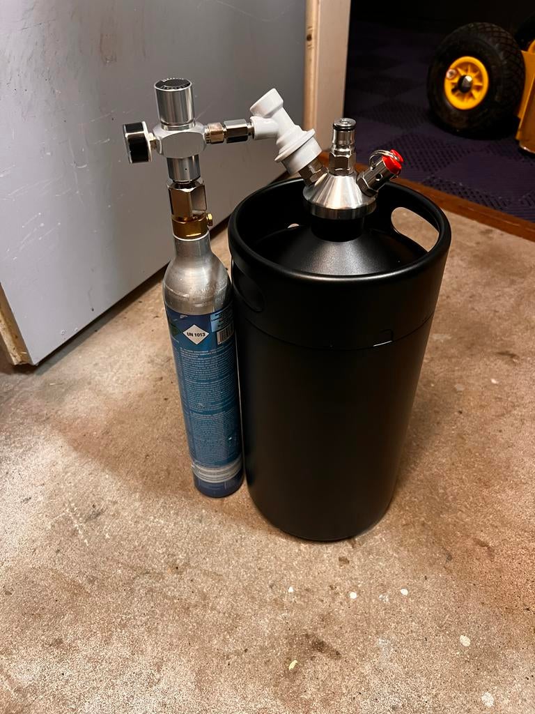 5L Vacuum Geisoleerde Fust met RVS Stijgbuis & CO2 Regelaars, Ophalen, Overige typen, Nieuw, Zwart