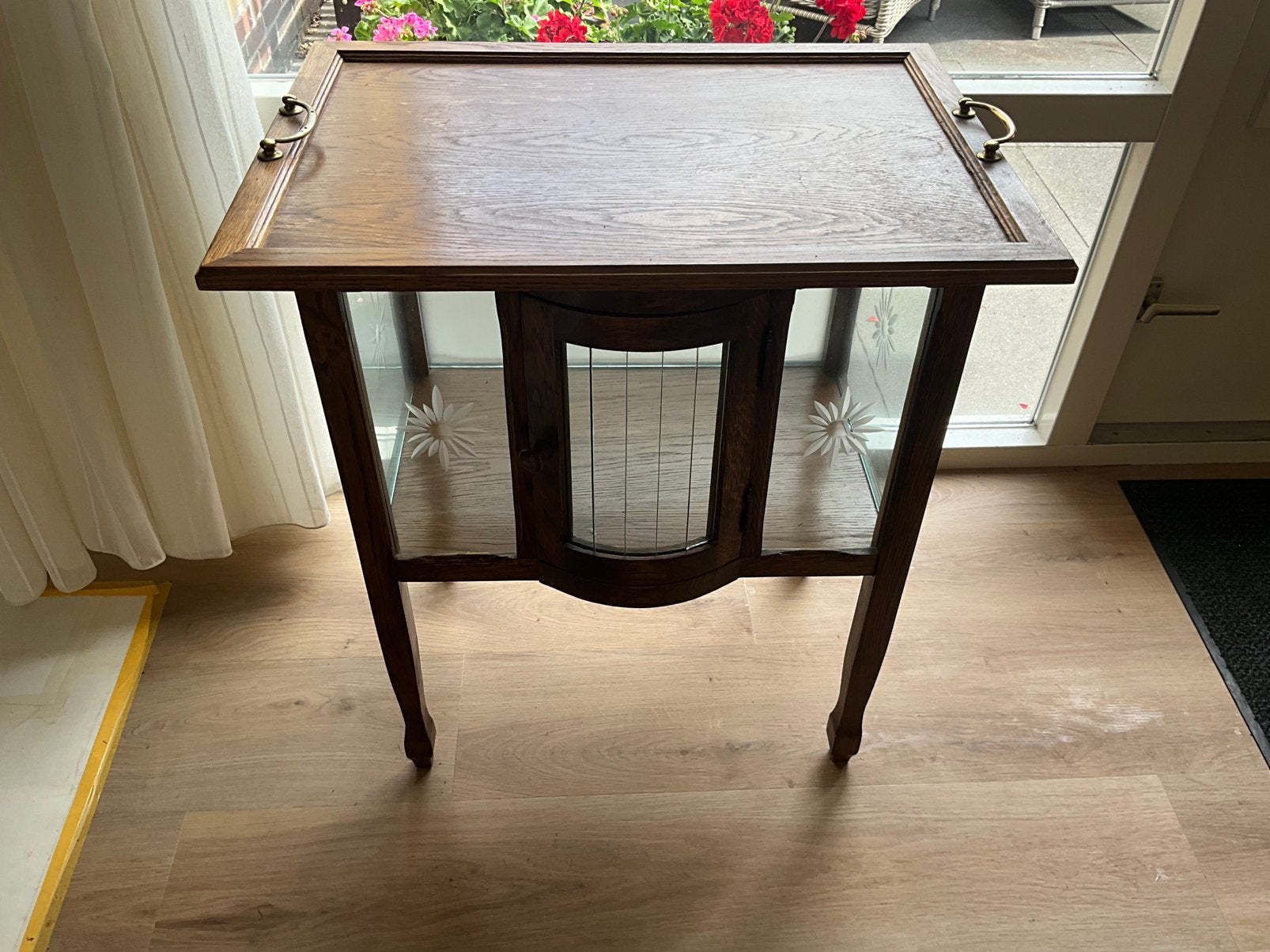 Theekastje met afneembaar houten blad, Ophalen, Gebruikt
