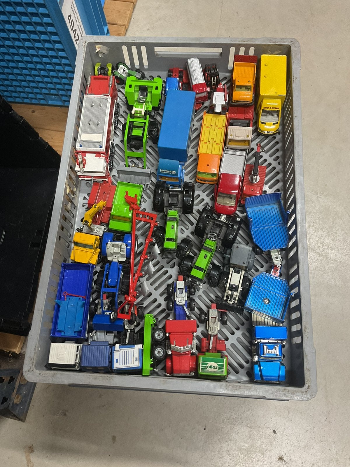 25 SIKU modelauto’s tractors trucks etc per stuk te koop, Ophalen of Verzenden, Gebruikt, Bus of Vrachtwagen