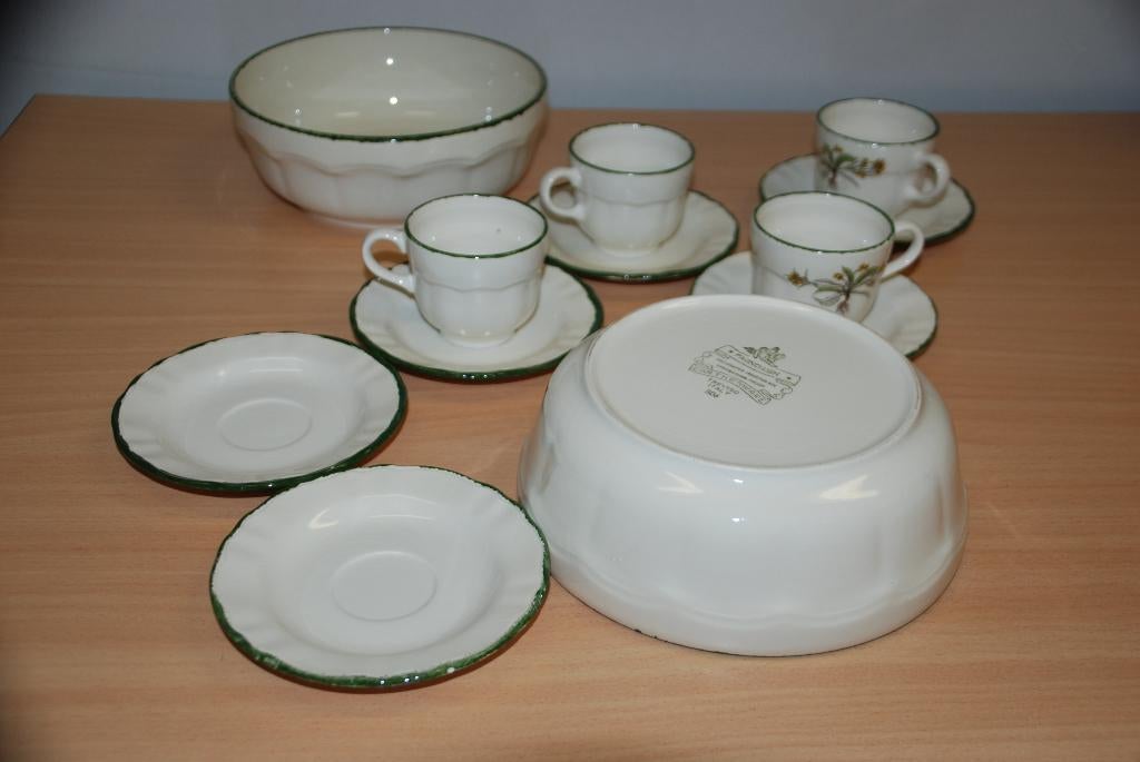 Servies met groene kruiden., Ophalen of Verzenden, Zo goed als nieuw, Overige stijlen, Kop(pen) en/of Schotel(s)