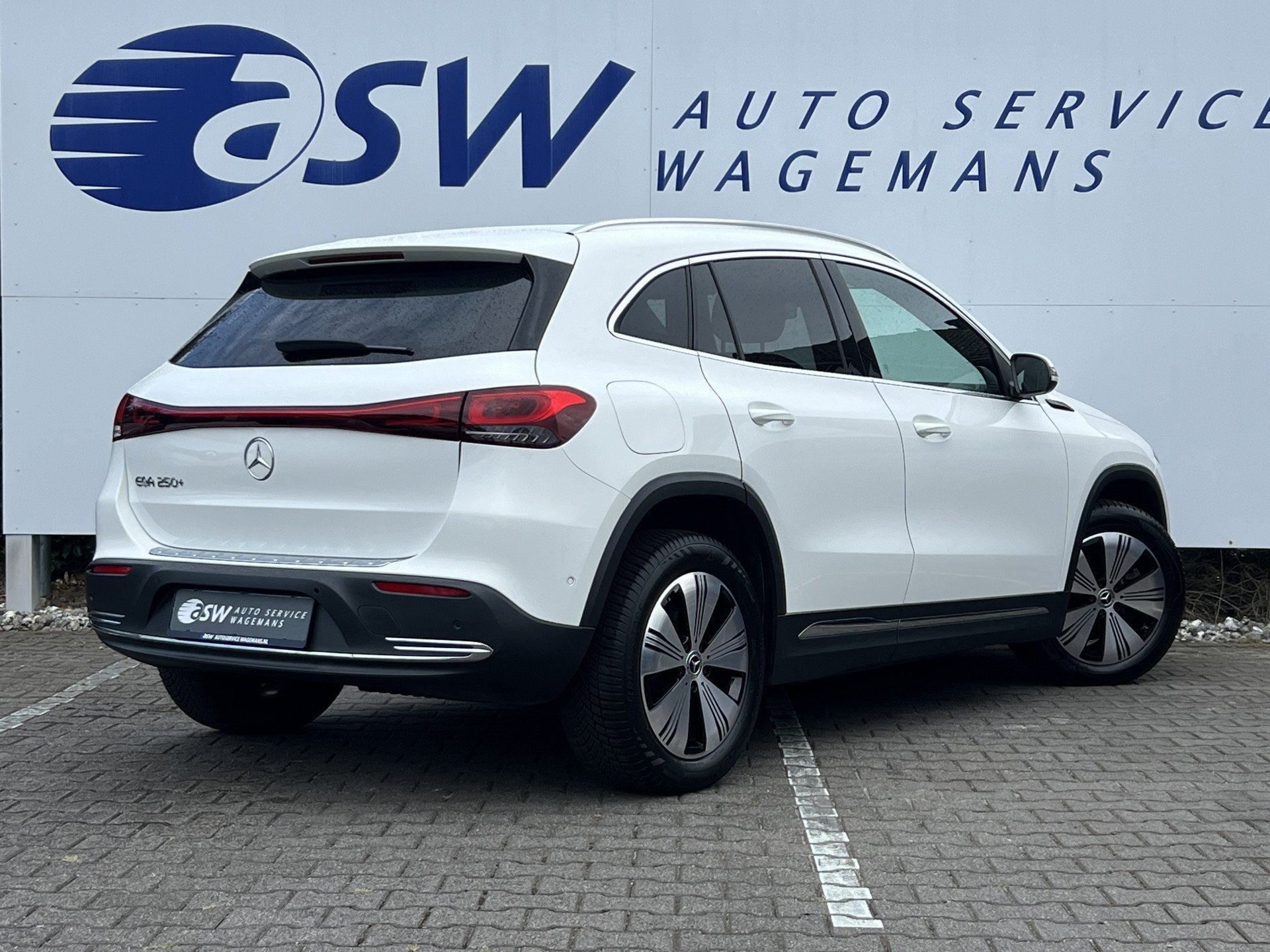 Mercedes-Benz EQA 250+ Business Line 71 kWh | All Season | L, Dealer onderhouden, Gebruikt, Leder en Stof, Wit