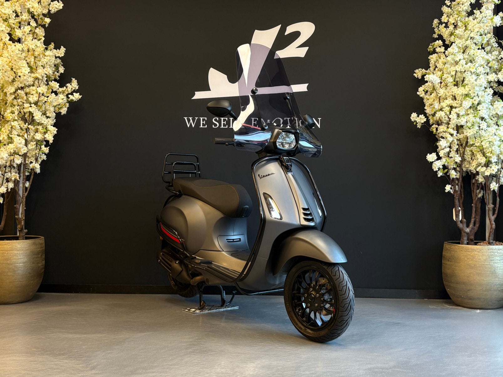 Vespa Sprint | Mat Grijs | Brom | 12/2023 | 7186 km | 1 eig, Fietsen en Brommers, Scooters | Vespa, Zo goed als nieuw, Overige modellen