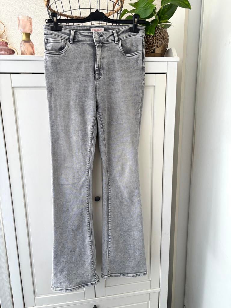 Only grijze flared jeans maat 30/32, Ophalen of Verzenden, Zo goed als nieuw, Grijs, W30 - W32 (confectie 38/40)
