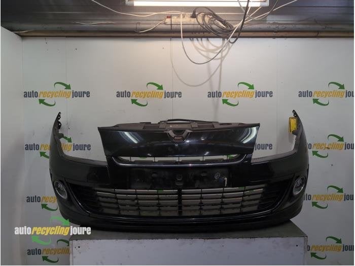 Voorbumper van een Renault Megane, Gebruikt, -, Renault, -