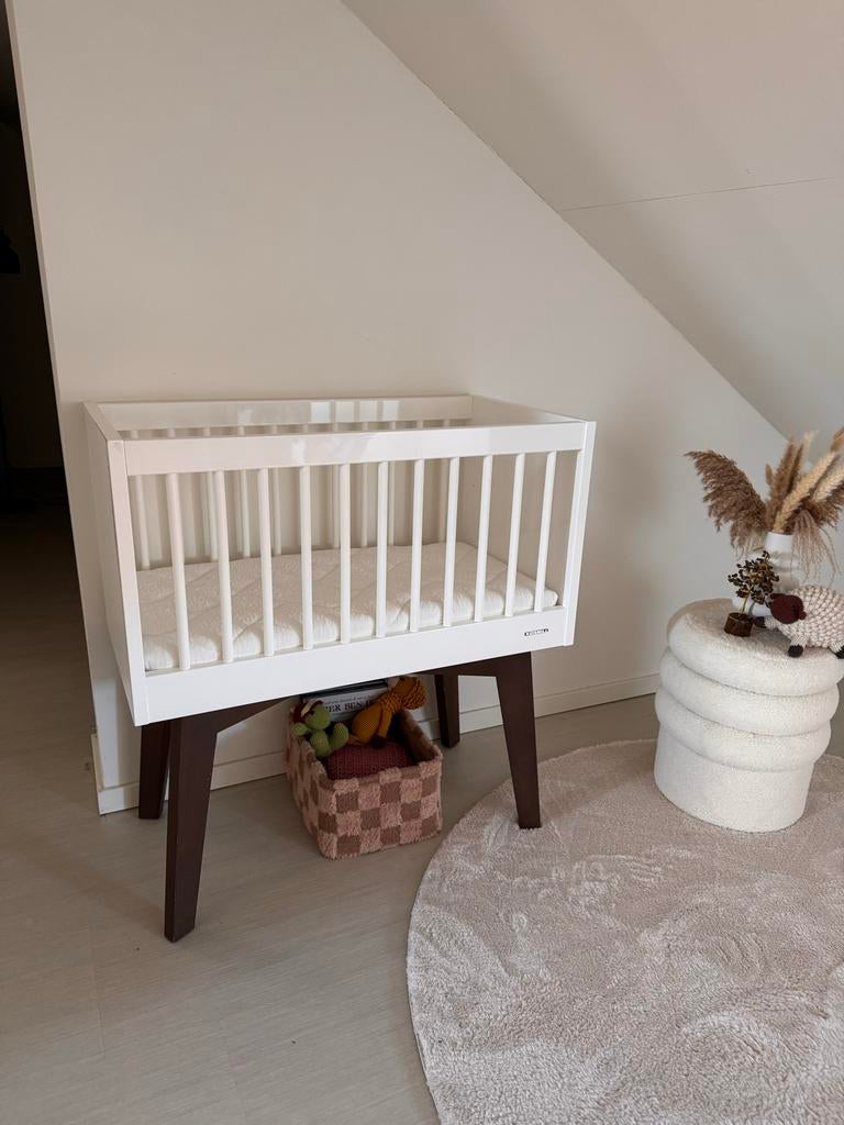 Kidsmill Sixties Wieg met nieuw matras (Babypark), Kinderen en Baby's, Babywiegjes en Ledikanten, Ophalen of Verzenden, Zo goed als nieuw