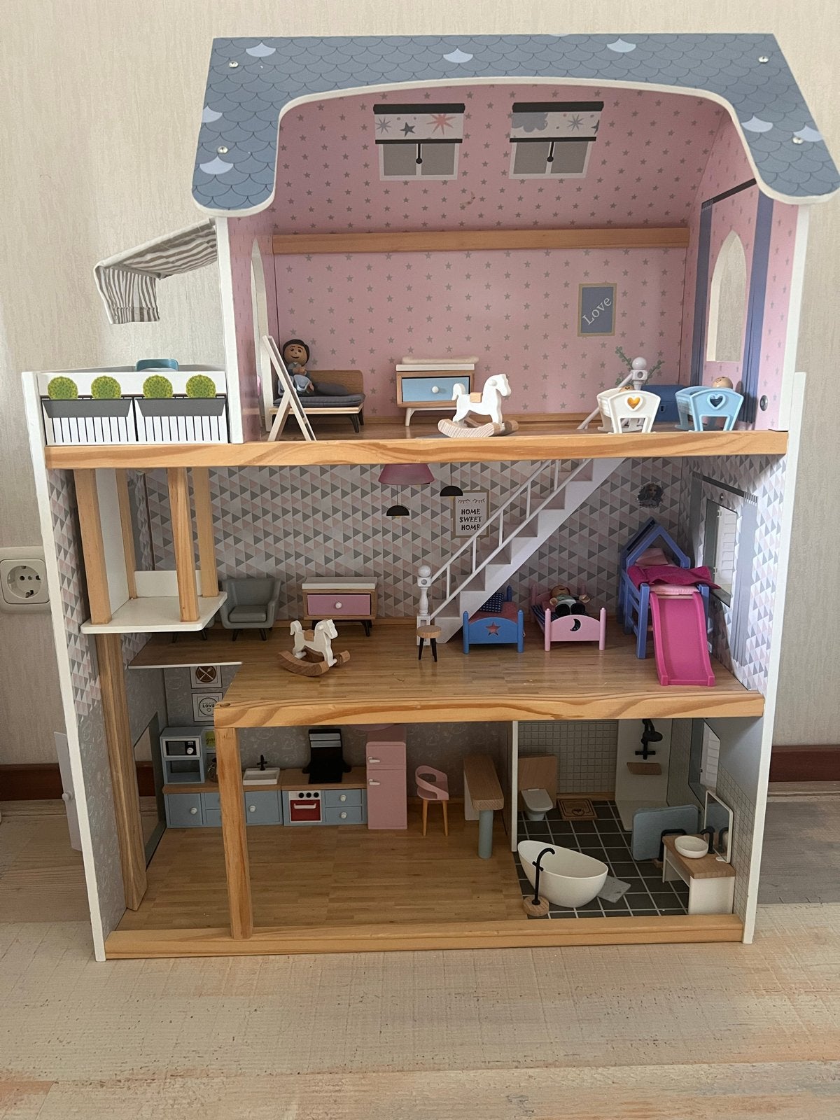 Groot Houten Poppenhuis met Meubels en Accessoires, Ophalen, Zo goed als nieuw, Jongen of Meisje