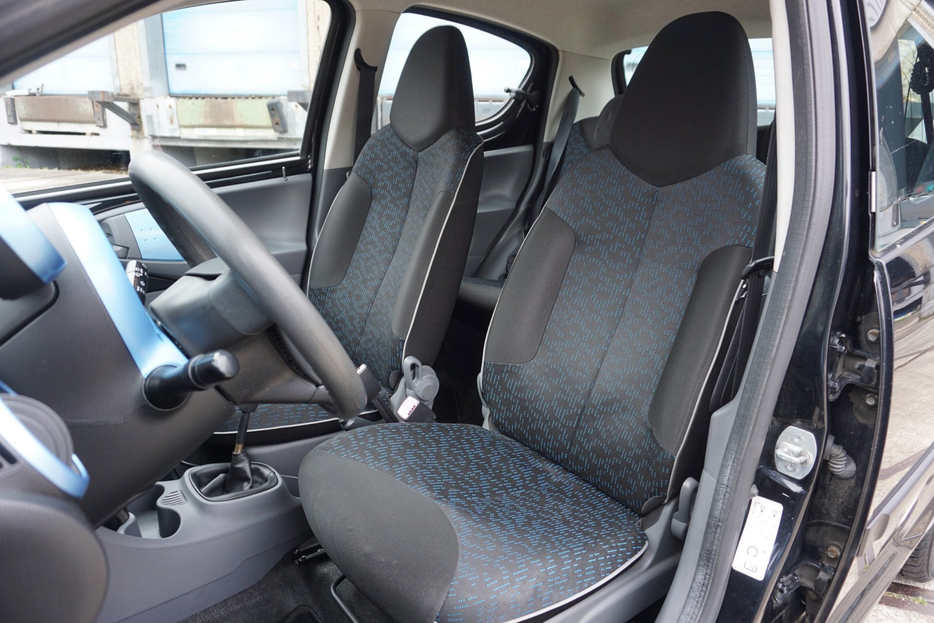 Peugeot 107 1.0-12V Urban Move, Auto's, Voorwielaandrijving, Stof, Gebruikt, Zwart