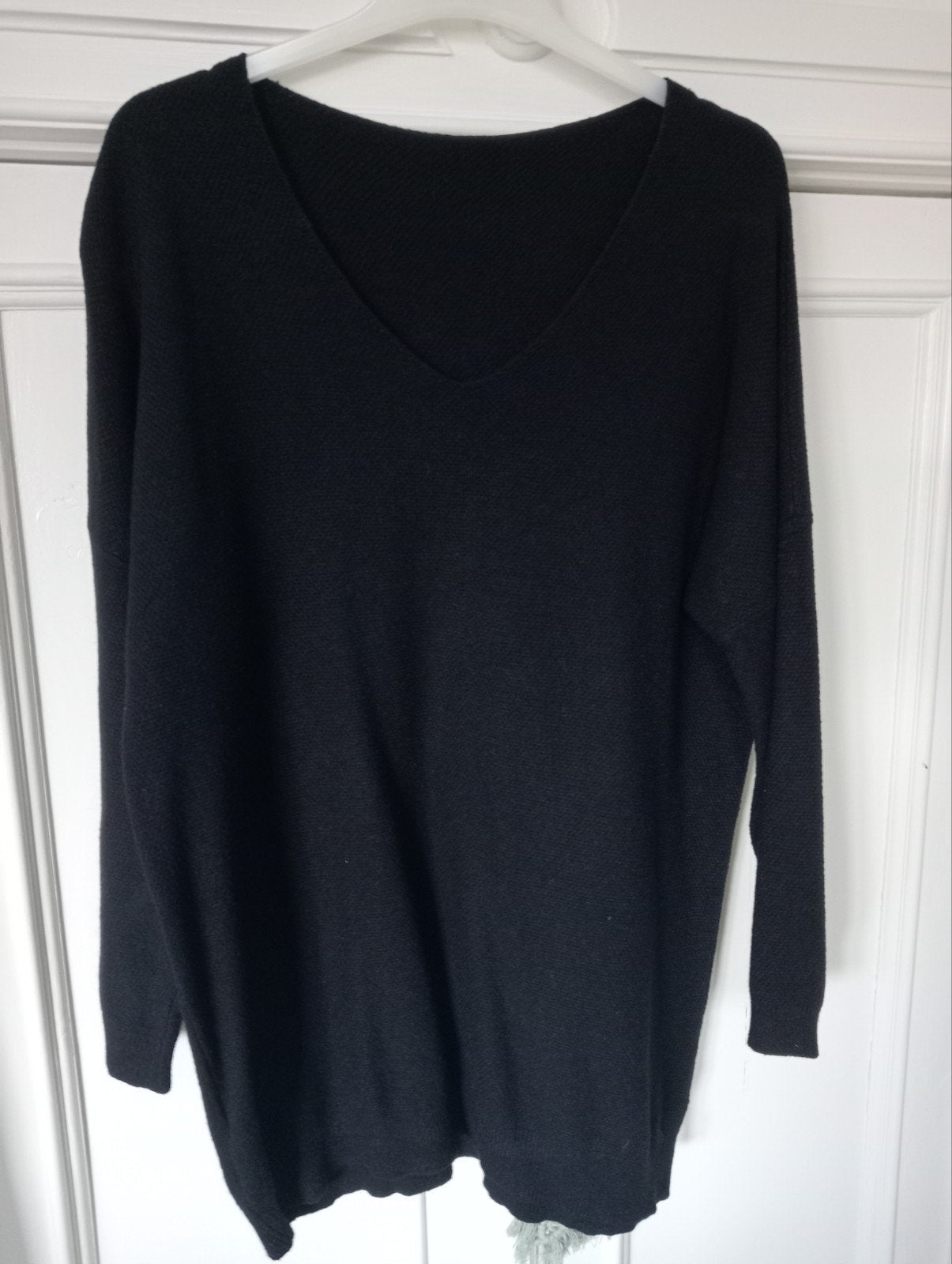 Lange zwarte trui - Nieuw, Kleding | Dames, Truien en Vesten, Ophalen of Verzenden, Nieuw, Maat 38/40 (M), Zwart