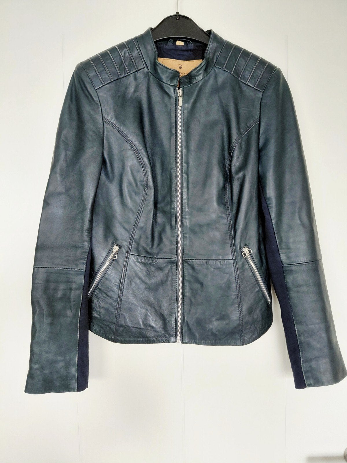 donker blauw leren jasje maat L, Ophalen of Verzenden, Zo goed als nieuw, Maat 38/40 (M), Blauw