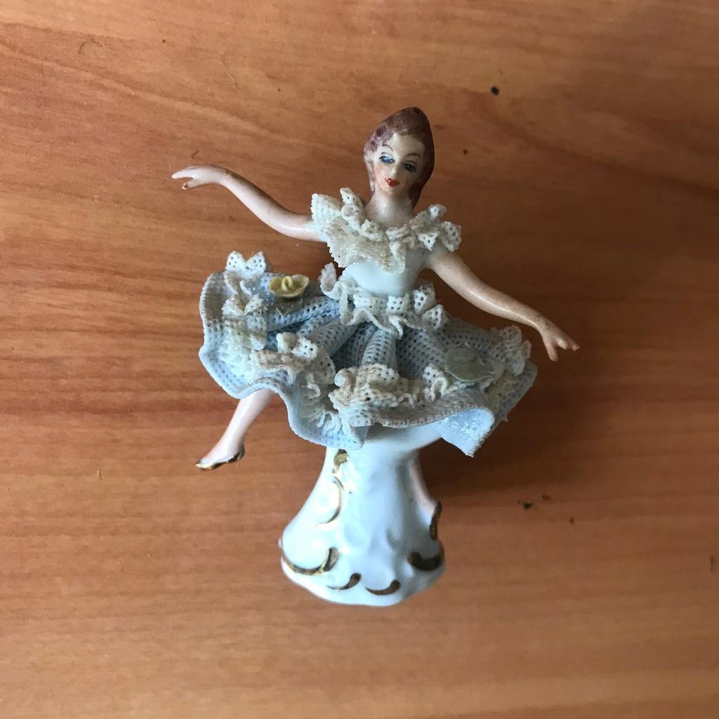 Porseleinen beeldje dame Capodimonte, Ophalen of Verzenden, Zo goed als nieuw, Mens