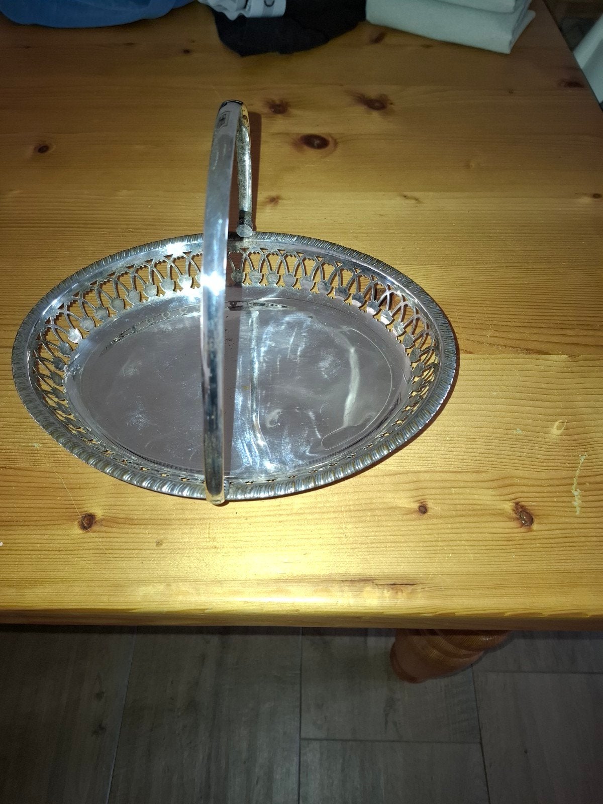 Zilverkleurige decoratieve schaal met hengsel, Ophalen of Verzenden, Zilver