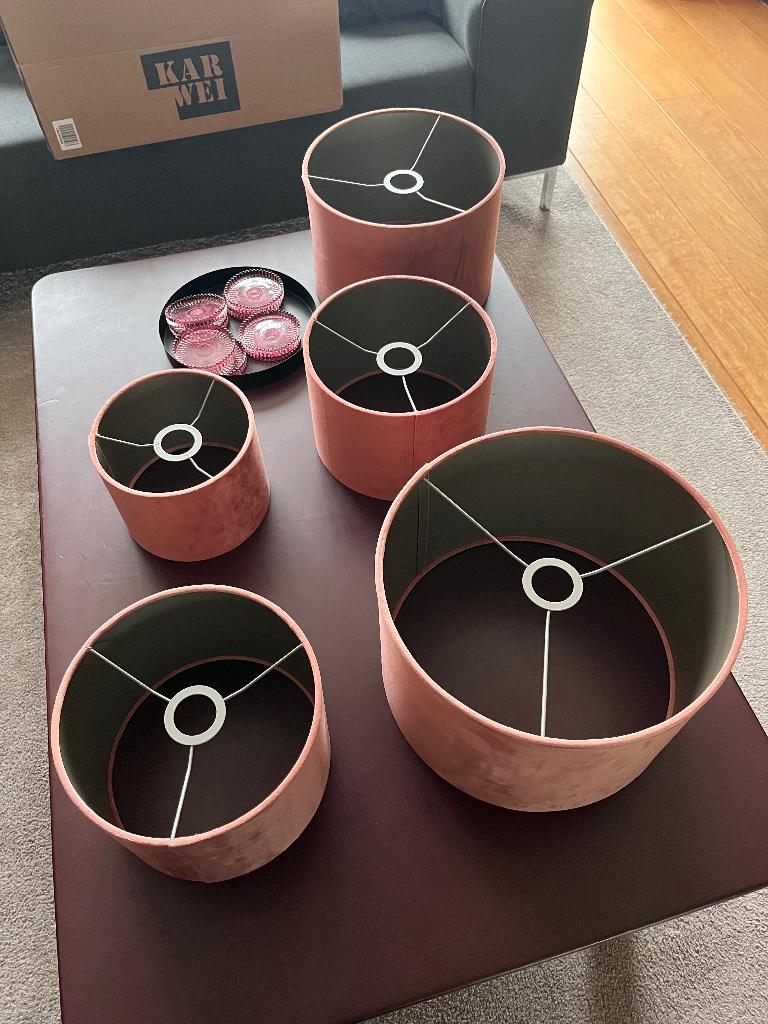 Roze velours lampenkappen van Karwei, Ophalen, Zo goed als nieuw, Rond, Minder dan 25 cm