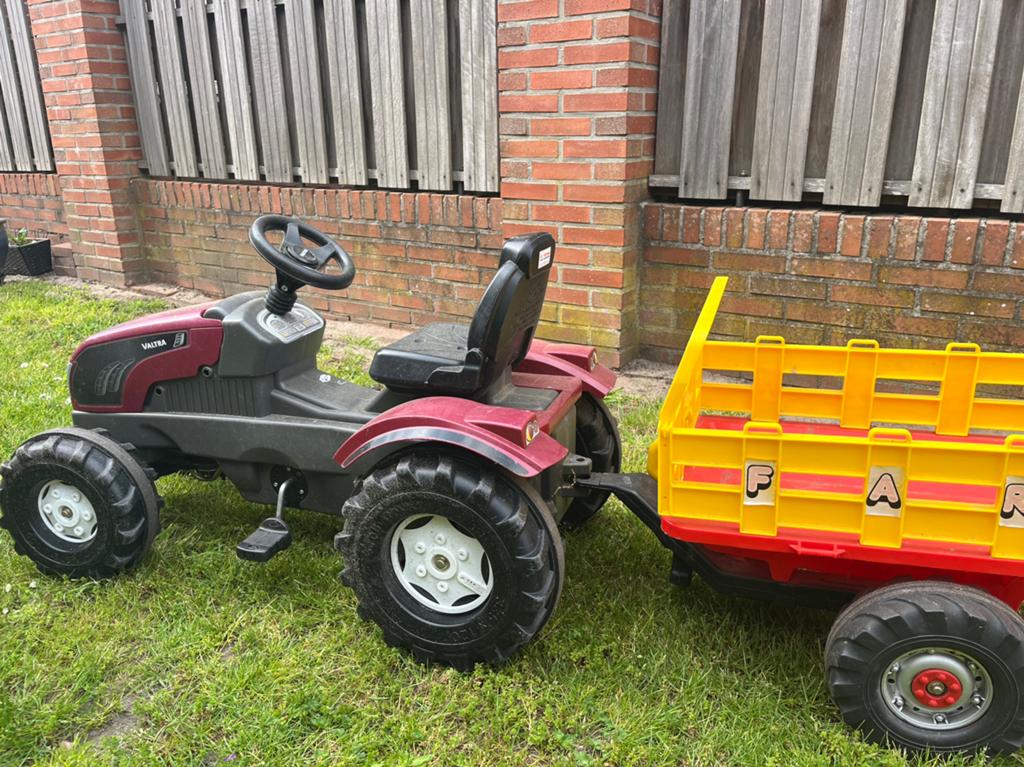 Valtra traptrekker met ophaalwagen, Ophalen, Zo goed als nieuw