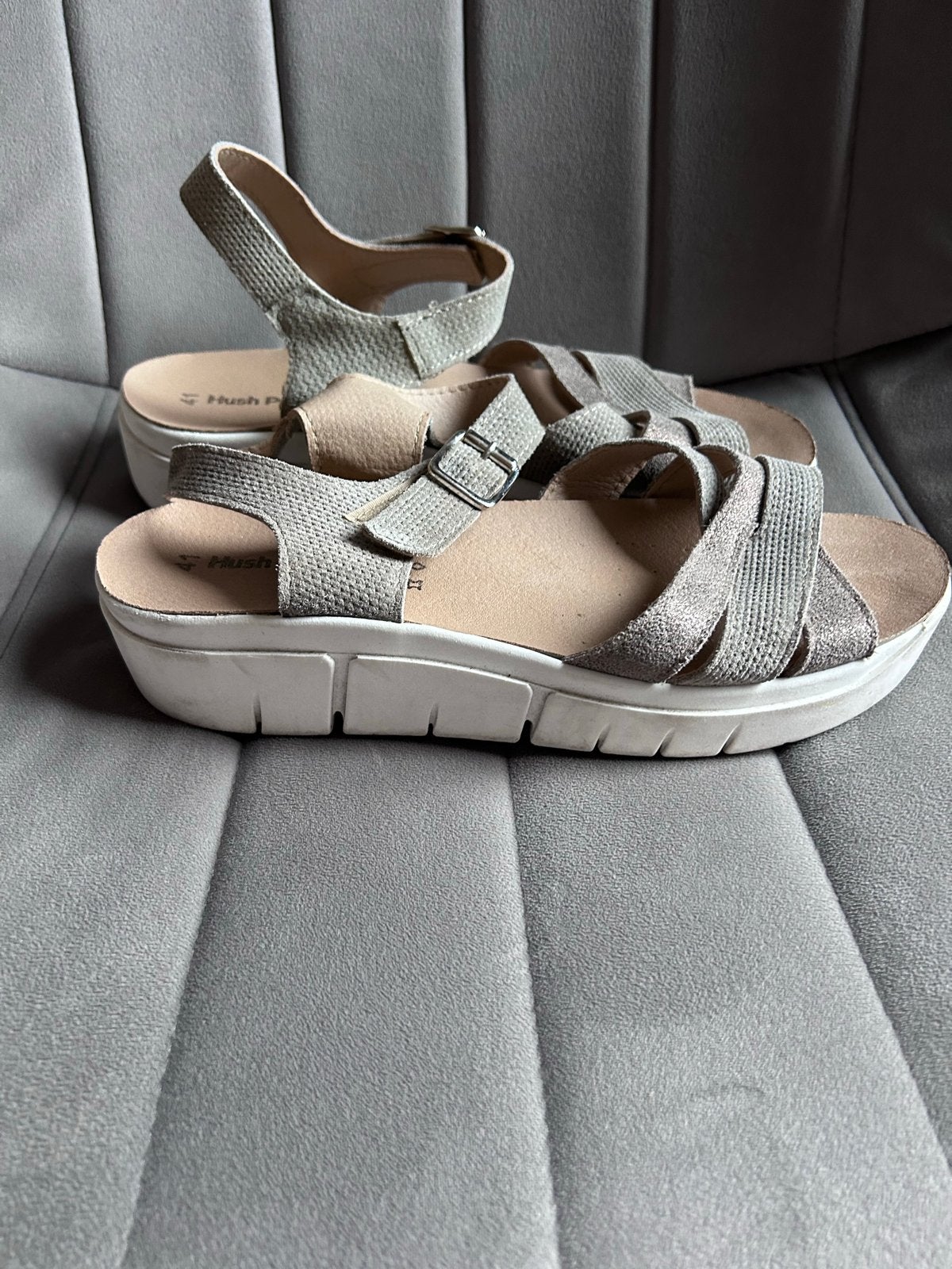 Hush Puppies sandalen, Zo goed als nieuw, Grijs, Sandalen of Muiltjes, Ophalen of Verzenden