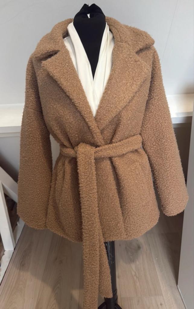 Ibana nieuwe bouclé jas maat 38, Kleding | Dames, Ophalen of Verzenden, Zo goed als nieuw, Maat 38/40 (M), Bruin