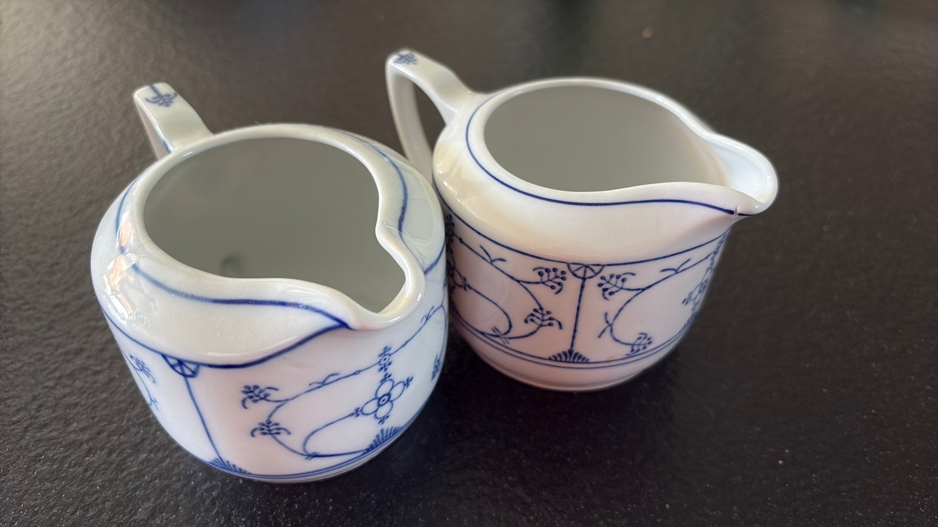 Twee melkkannetjes jager, Huis en Inrichting, Keuken | Servies, Ophalen, Gebruikt, Porselein, Overige typen