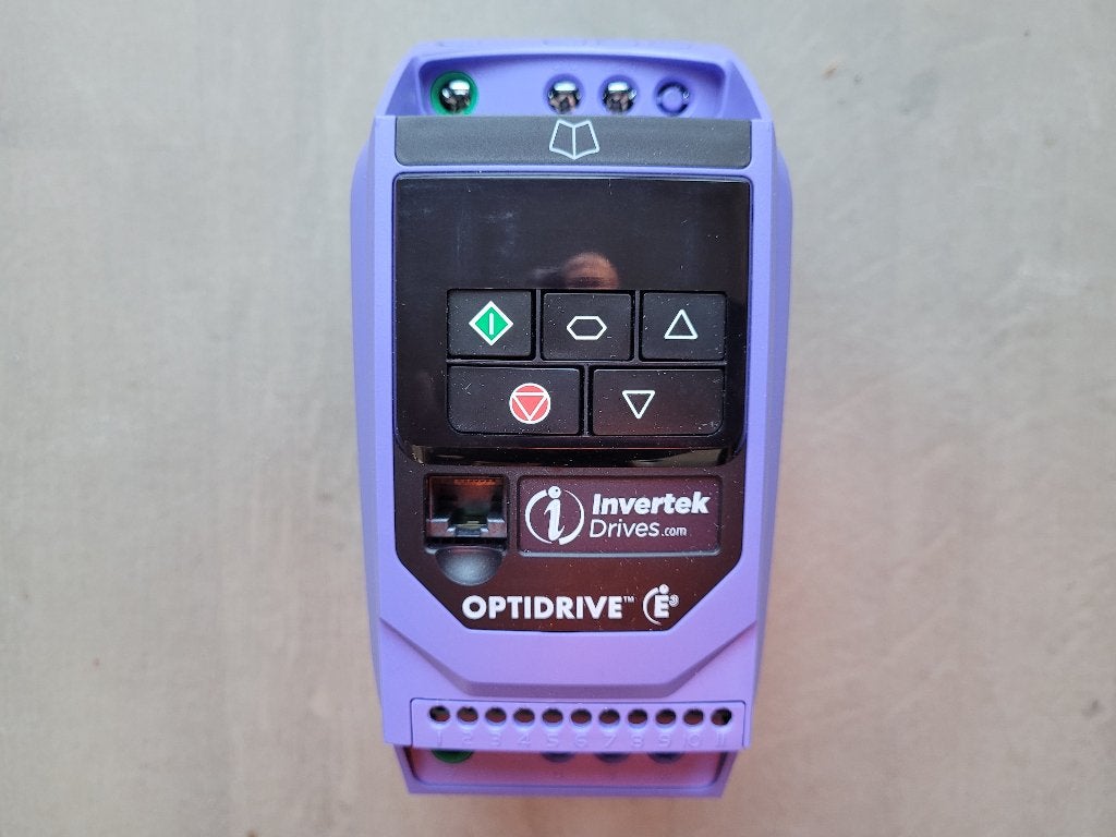 Invertek frequentieregelaar voor 1 fase 230V motoren 0,37kW, Info@hiflex.nl, Nieuw, Ophalen of Verzenden, Hiflex