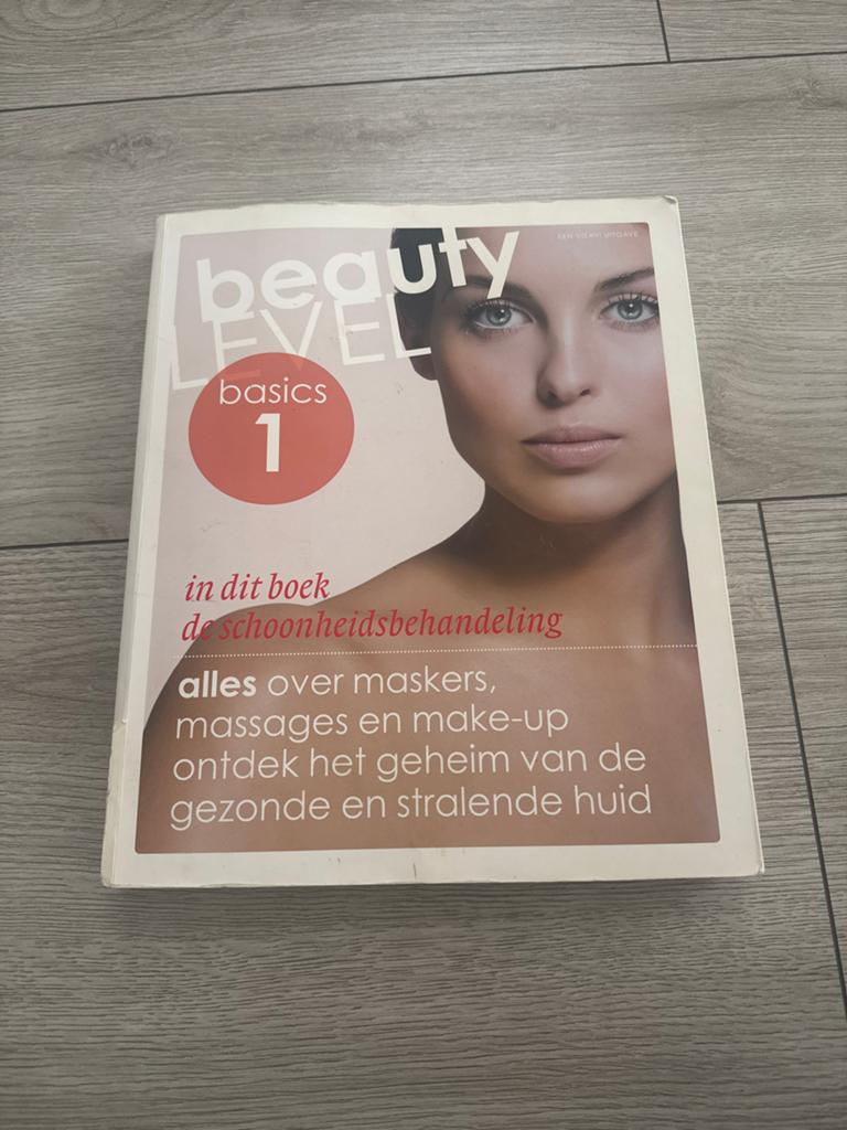 Beauty Level Basics 1, Boeken, Ophalen of Verzenden, Zo goed als nieuw, Gezondheid en Conditie