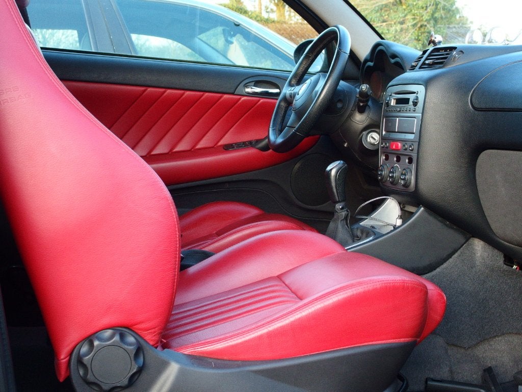 Alfa Romeo 147 1.6 Veloce (120PK), Auto's, Voorwielaandrijving, 4 cilinders, 400 kg, Zwart