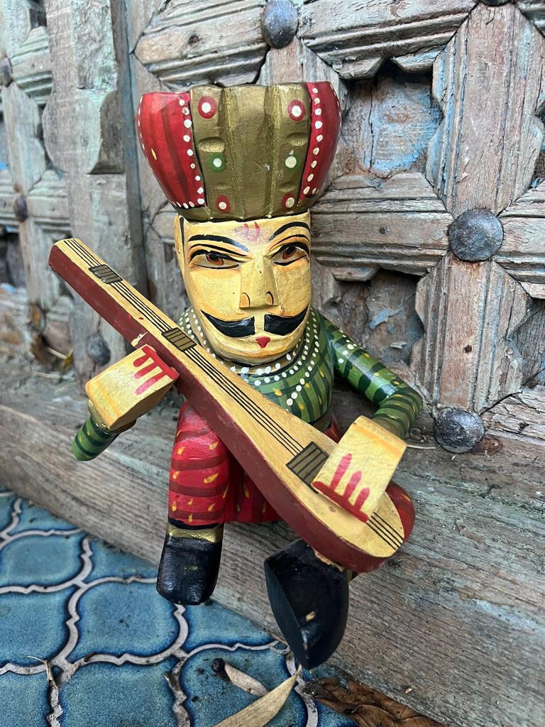 India houtsnijwerk beeld massief indiase man gitaar, Ophalen of Verzenden, Zo goed als nieuw, Mens