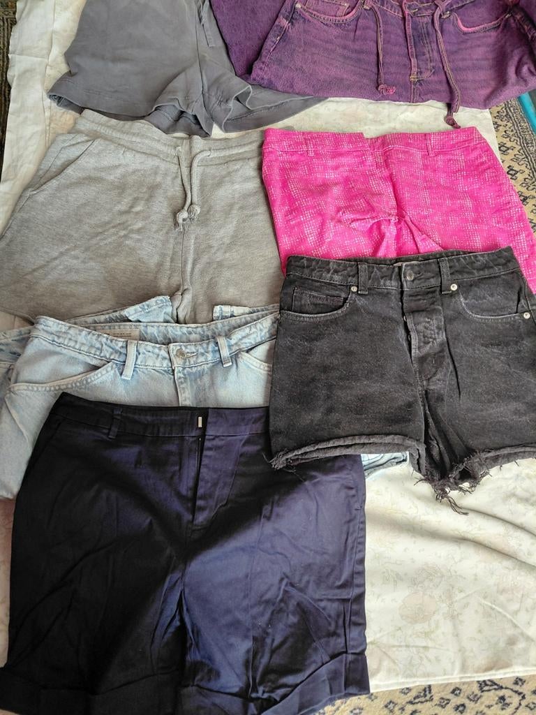 Partij korte jeans broeken/mix 35 stuks €1 per.stuk ., Kleding | Dames, Dames-kledingpakketten, Ophalen of Verzenden, Nieuw