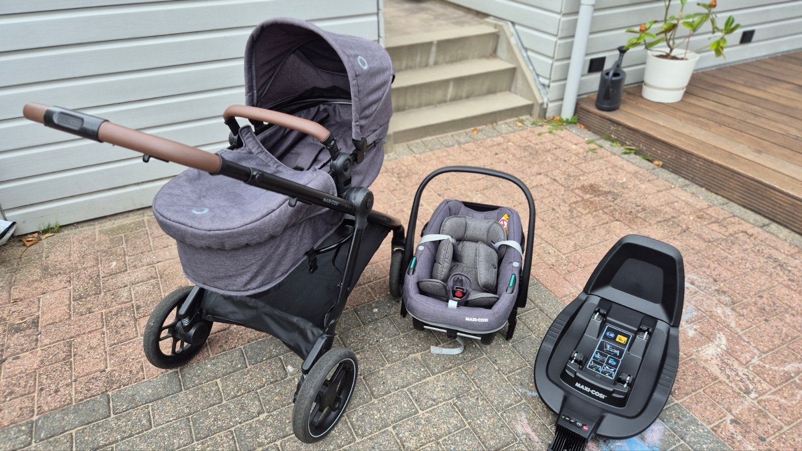 Maxi-Cosi Zelia S Trio 3-in-1 kinderwagen set + Isofix basis, Ophalen, Met autostoeltje, Zo goed als nieuw, Combiwagen
