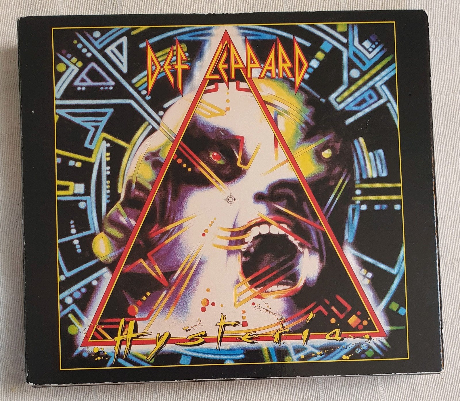 2CD Def Leppard - Hysteria - deluxe edition, Cd's en Dvd's, Cd's | Hardrock en Metal, Verzenden, Inclusief boekje