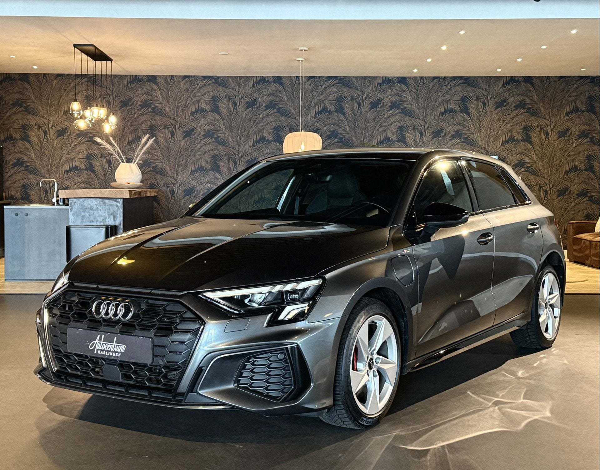 Audi A3 Sportback 45 TFSIe Competition 3x S-Line I Automaat, Dealer onderhouden, Gebruikt, 4 cilinders, 150 pk